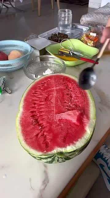 给对象分享吃瓜的视频,一起分享那些令人捧腹的吃瓜瞬间